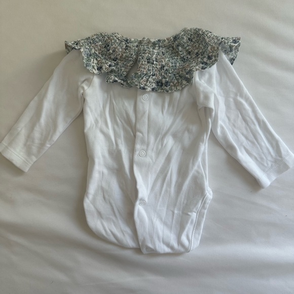 Gray and White Long Sleeve Tee with Paisley Print - Picture 2 of 3